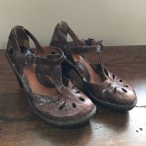 Born brown leather shoes size 8